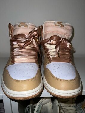 Nike Women's Air Jordan 1 Retro High OG 'Praline'